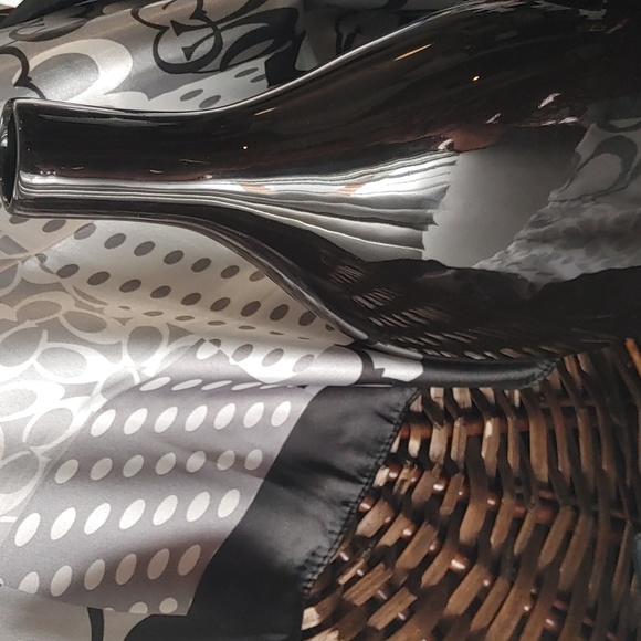 3/$30 Black Flower Pot and Bottle - Picture 5 of 5